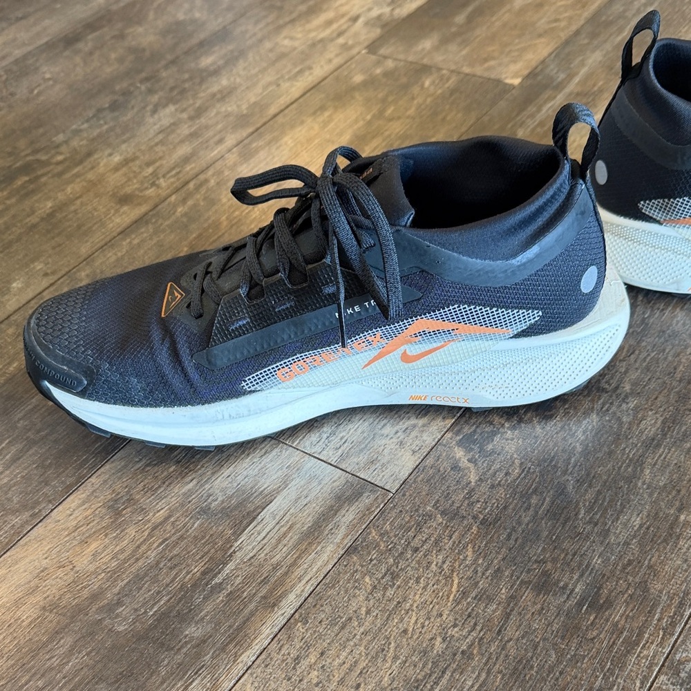 Nike  Trail Gor-Tex Men's Navy and White Sneakers - Picture 6 of 11